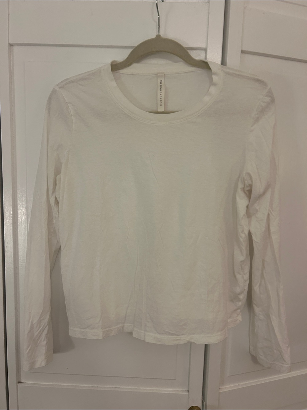 Babaton Crisp White Long-Sleeve Crewneck Tee